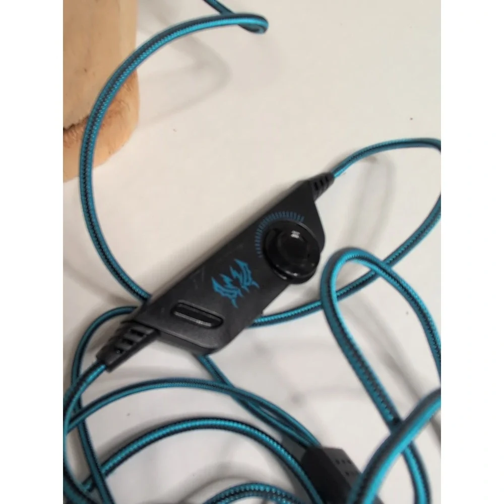 G9000 Over Ear Gaming Headphones with Mic and LED (Black/Blue) Compatible T16-D